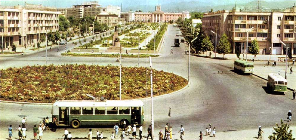 Привокзальная площадь, 70-е годы